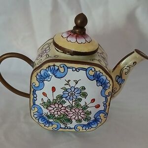 B. YEE Miniature Teapot